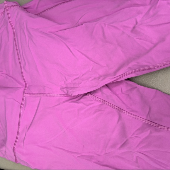 Size 8 lululemon winder under - Picture 2 of 3